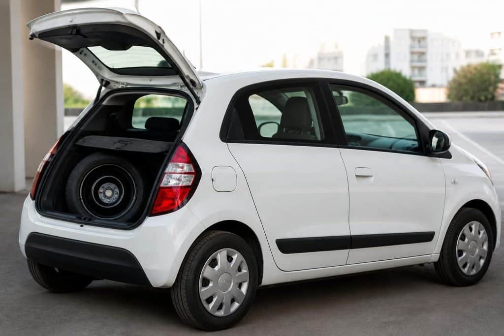découvrez où se trouve la roue de secours de votre twingo 3 et ses caractéristiques essentielles pour une sécurité optimale lors de vos déplacements.