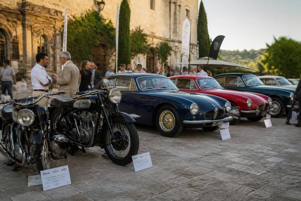 découvrez lesanciennes.com, la plateforme dédiée aux annonces et enchères de voitures et motos de collection, pour passionnés et amateurs d'automobiles vintage.